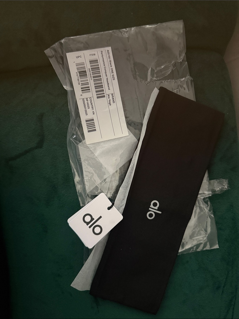 ALO Yoga Men’s Black Athletic Headband with White Logo